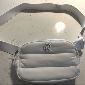 Lululemon everywhere wunder puff belt bag